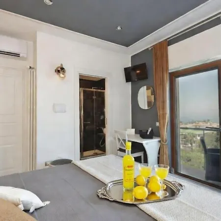 Luxe Sur Bed & Breakfast 4*