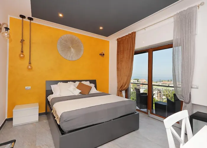 לינה וארוחת בוקר Luxe Sur 4*