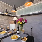 Luxe Sur Bed & Breakfast